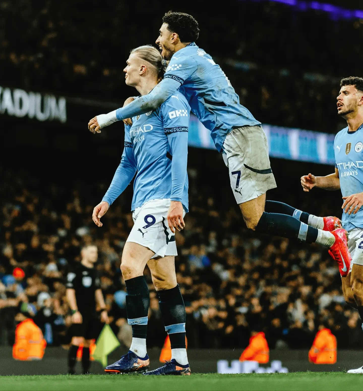 关于曼联发布备战花絮，转会期豪取连胜，NBA季后赛任务艰巨，更衣室氛围转暖的信息