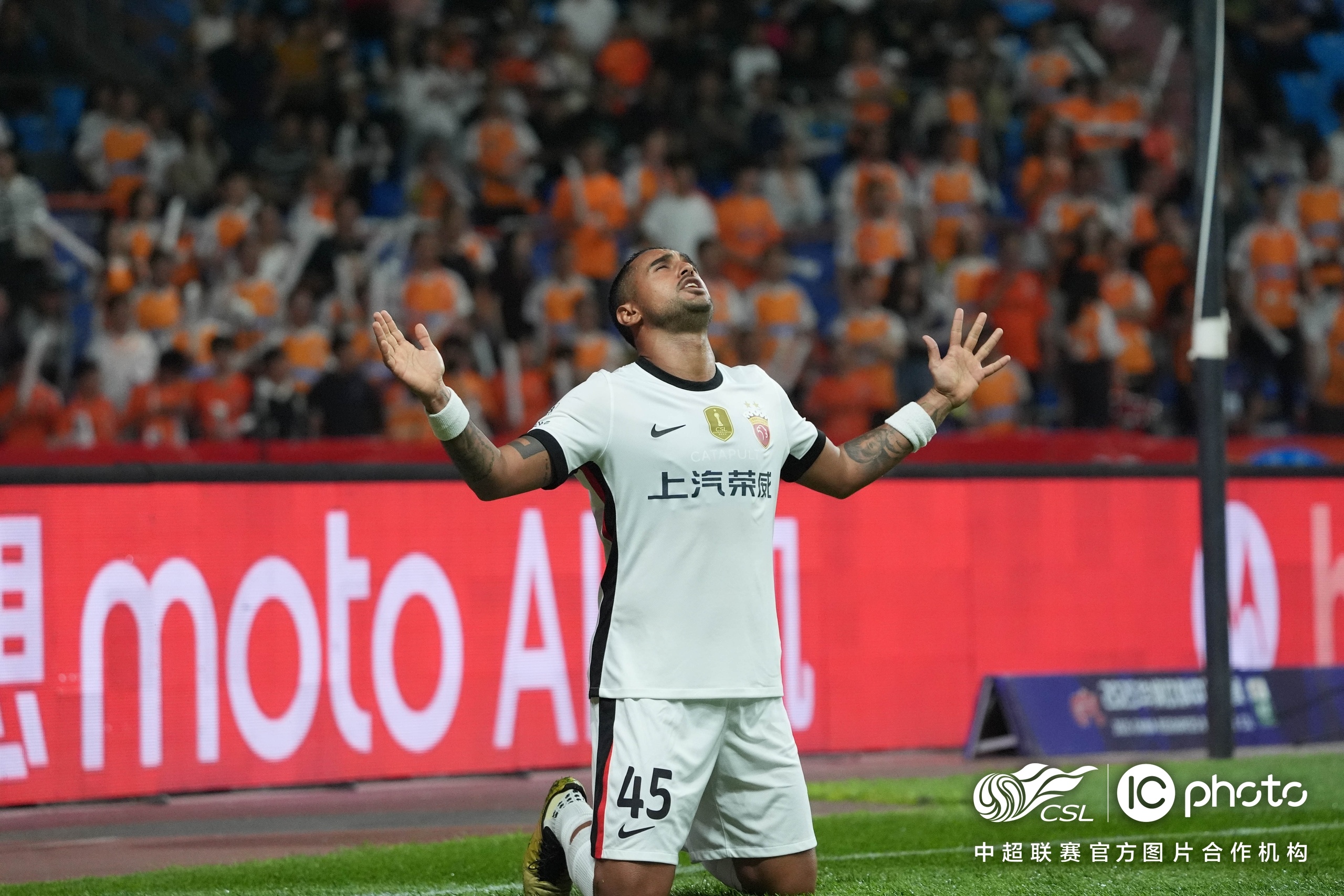 上海海港迎法国杯关键赛；今晚强势反弹；压力陡增；年轻球员得到机会的简单介绍