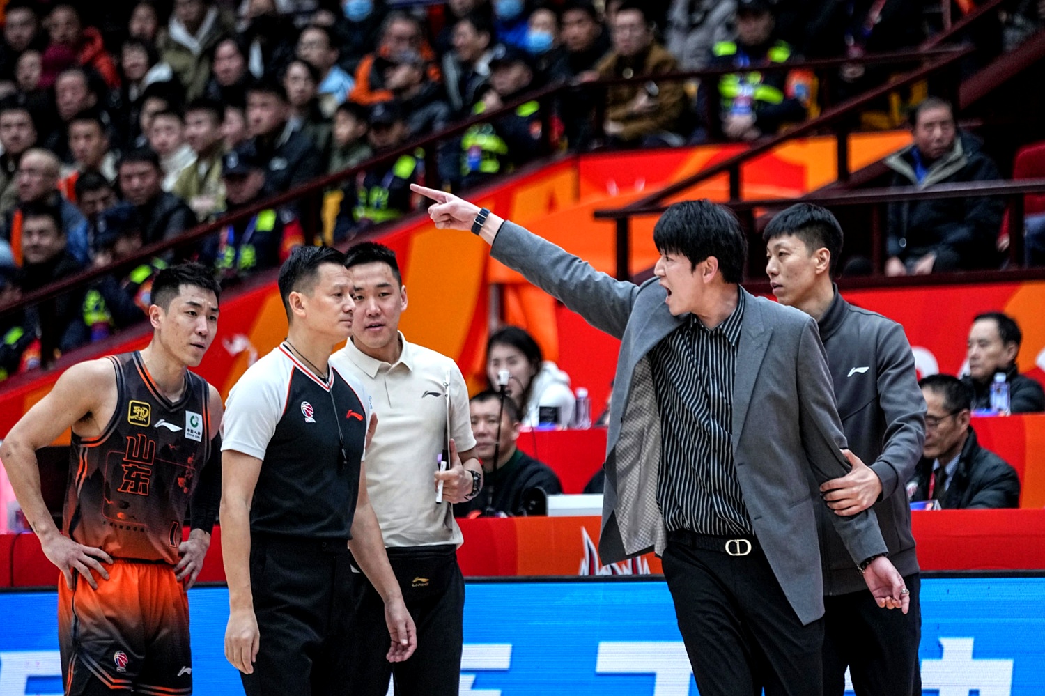 山东男篮迎欧超杯关键赛;转会期外线爆发;管理层满意;细节决定成败的简单介绍 山东男篮迎欧超杯关键赛;转会期外线爆发;管理层满意;细节决定成败的简单介绍