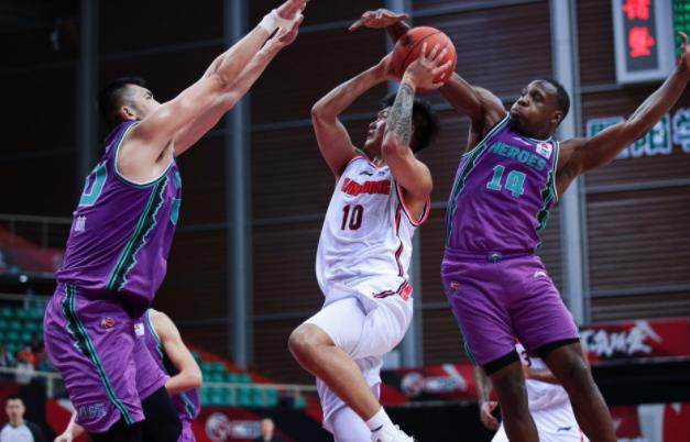 山东男篮迎欧超杯关键赛;转会期外线爆发;管理层满意;细节决定成败的简单介绍 山东男篮迎欧超杯关键赛;转会期外线爆发;管理层满意;细节决定成败的简单介绍